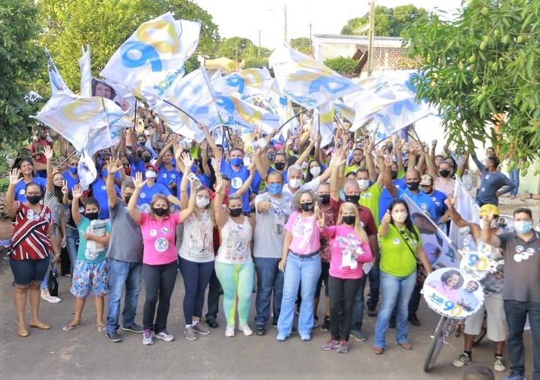 Josi recebeu o apoio dos eleitores durante caminhada no Jardim Tocantins nessa quarta-feira (04) - Foto: Divulgação