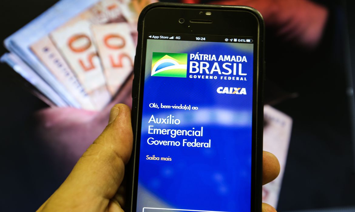Os recursos estarão disponíveis na poupança social digital e poderão ser movimentados pelo aplicativo Caixa Tem - Foto: Marcel Casal Jr \ Agência Brasil