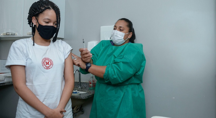 Os jovens devem comparecer ao local de vacinação acompanhados dos pais - Foto: Divulgação Prefeitura de Palmas.